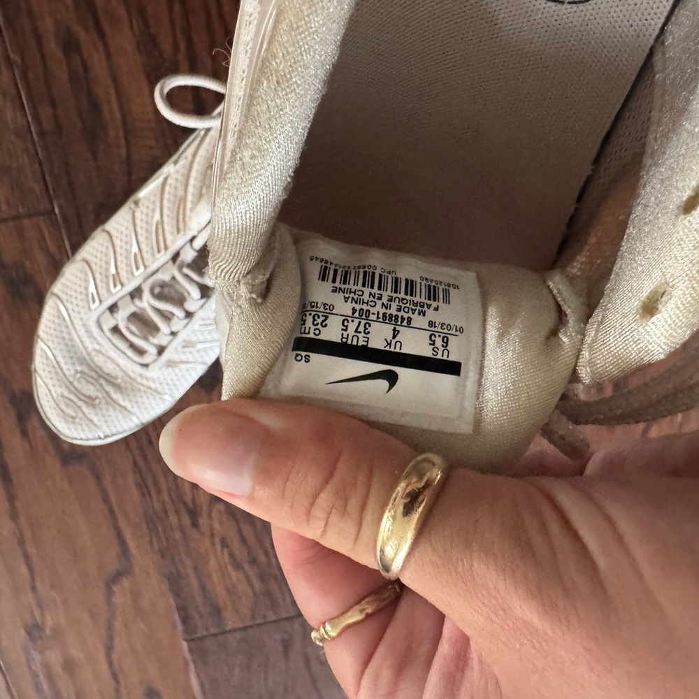 Nike Air Max Plus Premium in Sand - Picture 4 of 5